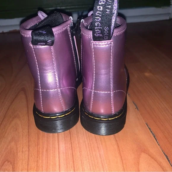 Dr. Martens Kids Boots in Metallic Purple - Picture 7 of 16